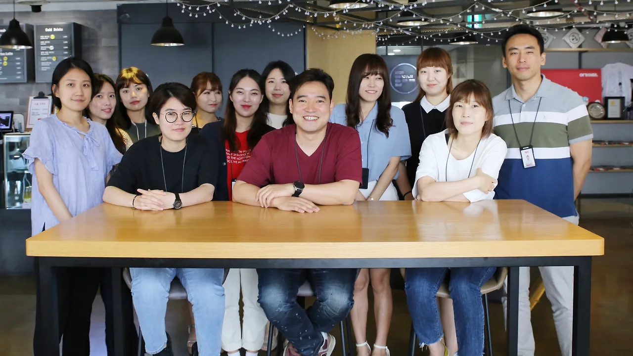 커버 이미지_고객만족실 단체샷.JPG