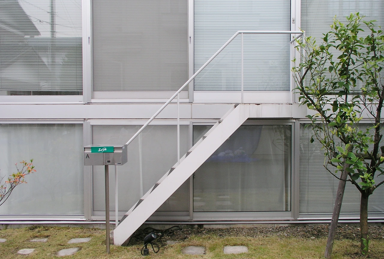 Shakujii Apartments_SANAA.JPG