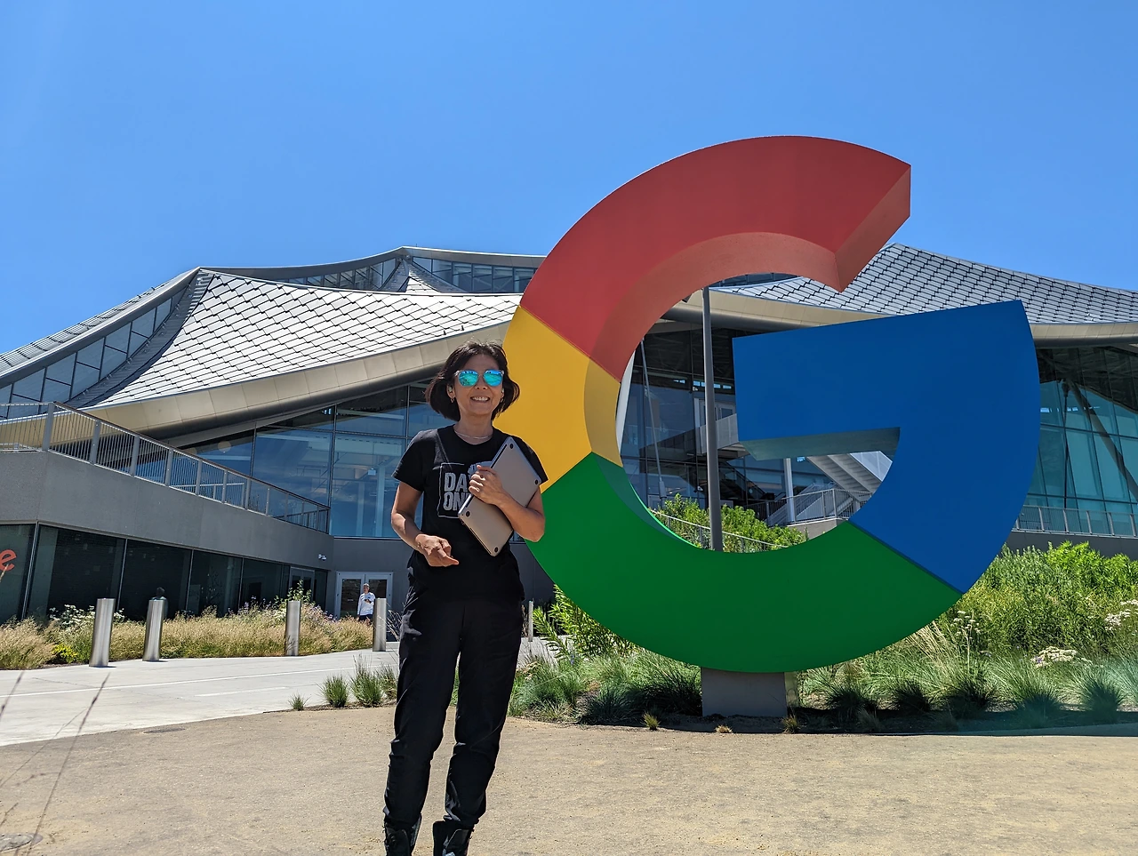 정김경숙 님 구글사옥 앞.jpeg