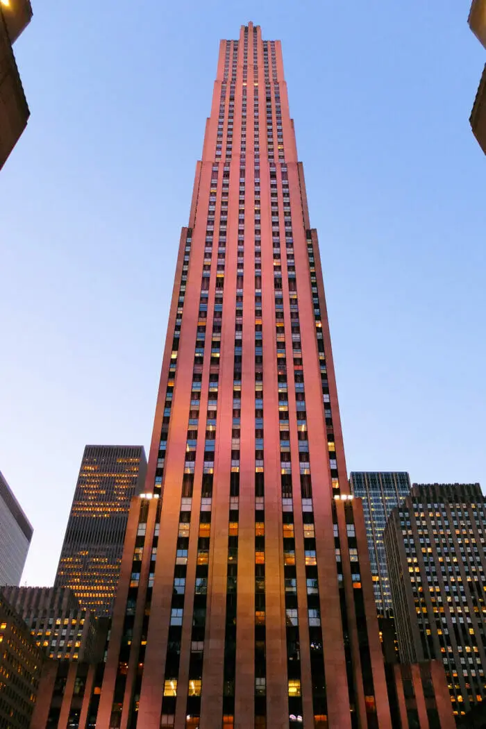 Rockefeller-Center-in-New-York-Comcast-Building-700x1050.jpg?type=w966