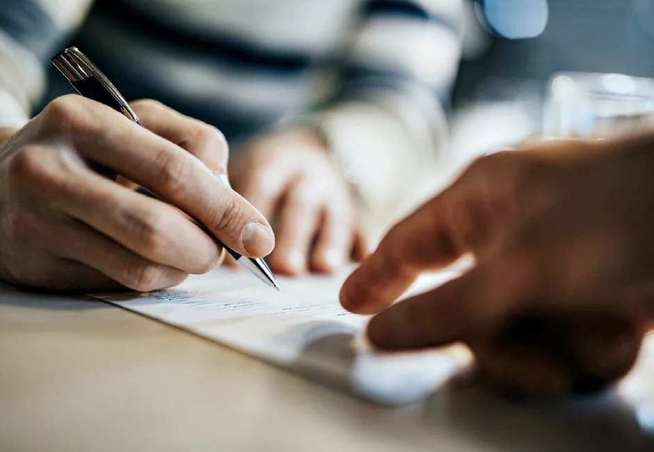 %ED%81%AC%EA%B8%B0%EB%B3%80%ED%99%98_aa1111115-things-to-consider-when-signing-a-contract.jpg?type=w1200