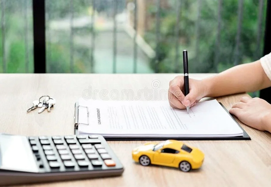 %ED%81%AC%EA%B8%B0%EB%B3%80%ED%99%98_aa111111woman-signing-car-loan-agreement-contract-car-key-calcu-woman-signing-car-loan-agreement-contract-car-key-111187652.jpg?type=w1200