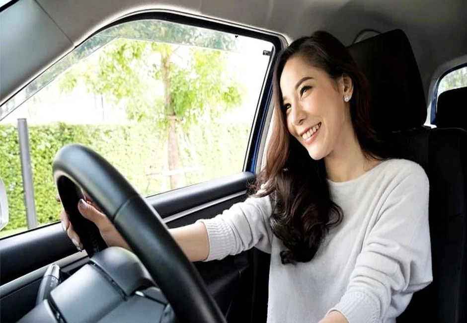 %ED%81%AC%EA%B8%B0%EB%B3%80%ED%99%98_aa111111woman_driving_a_car-min.2e16d0ba.fill-800x450.jpg?type=w1200