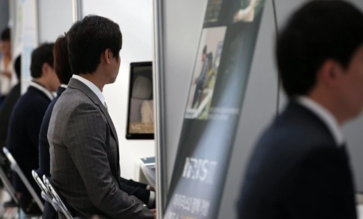 99F83F4B5FE701F21D7FE9