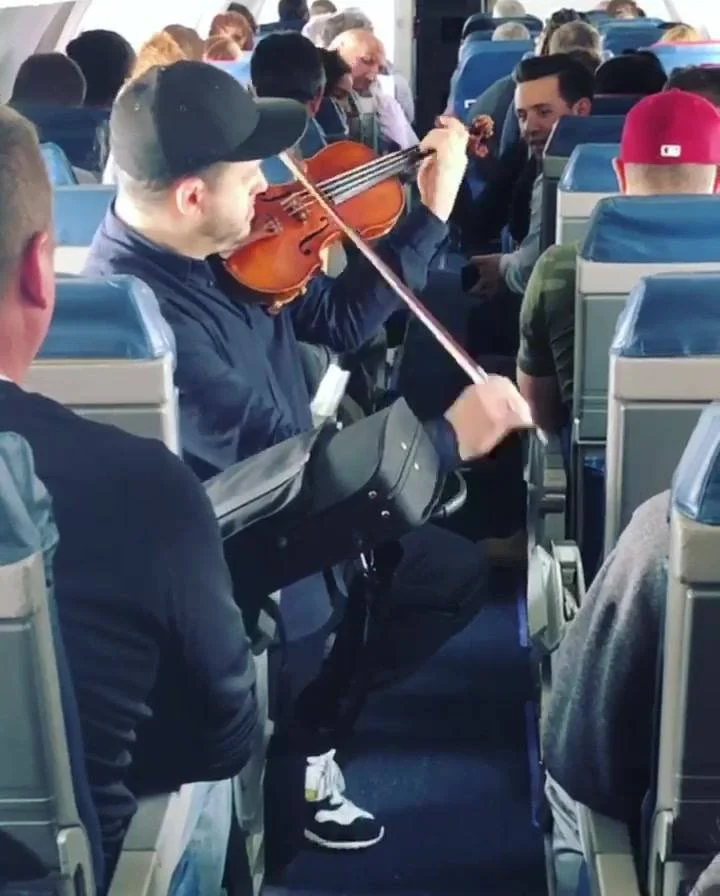 img.jpg?width=720&amp;height=896&amp;face=502_96_555_153