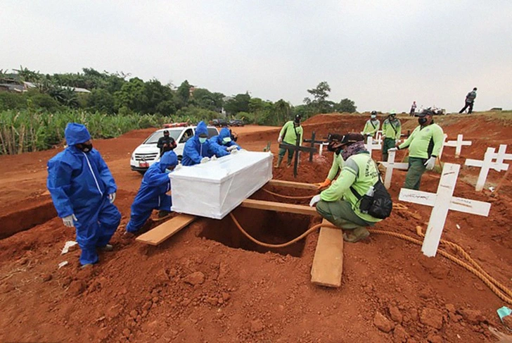 998AEC4C5F6163741BC9CD