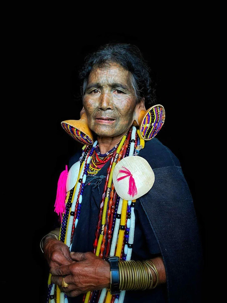 9940A84F5F3BDC6F2B8944