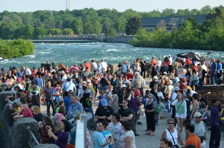 9925A6395D85DE8310D381