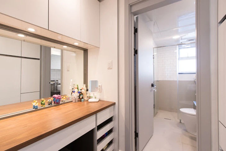 992AF8435F6C5F4C157779