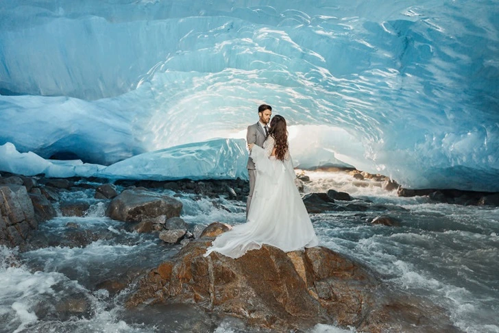 99526A375F6077192123DC