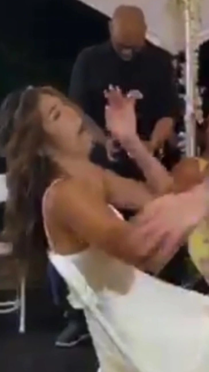 99EAA1425FC1BC3B116E77