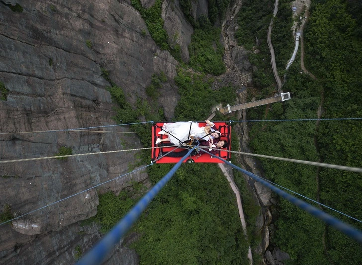 997A09445F97852E28A7B5