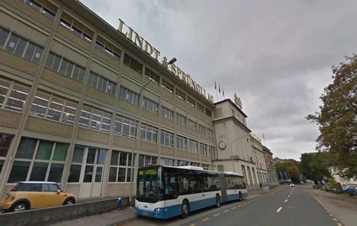 999CE94B5F3E486D09AE2C