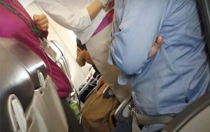 999BCA4C5F5AAE420B8798