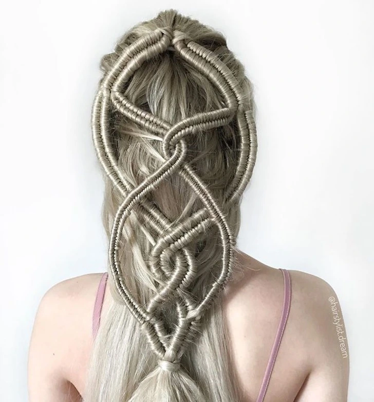 996CF93A5F51DEEF18F57E