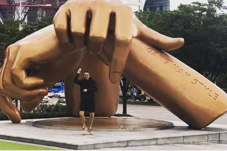 9996A9485C57E554347B88