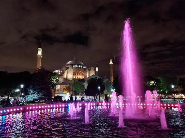 990DE13E5DE79DC4384D30