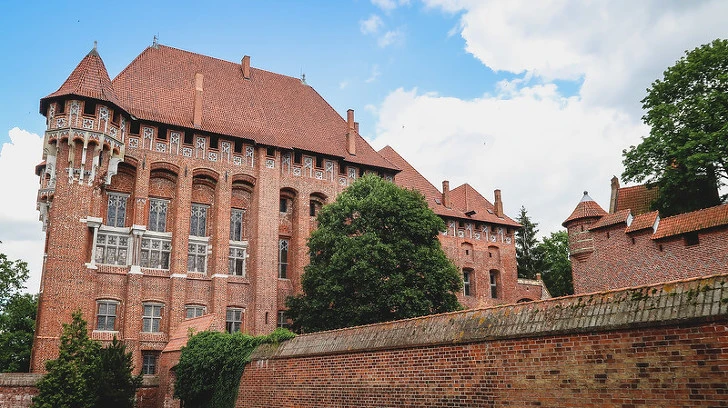 9996C7475D7D8E852681BF