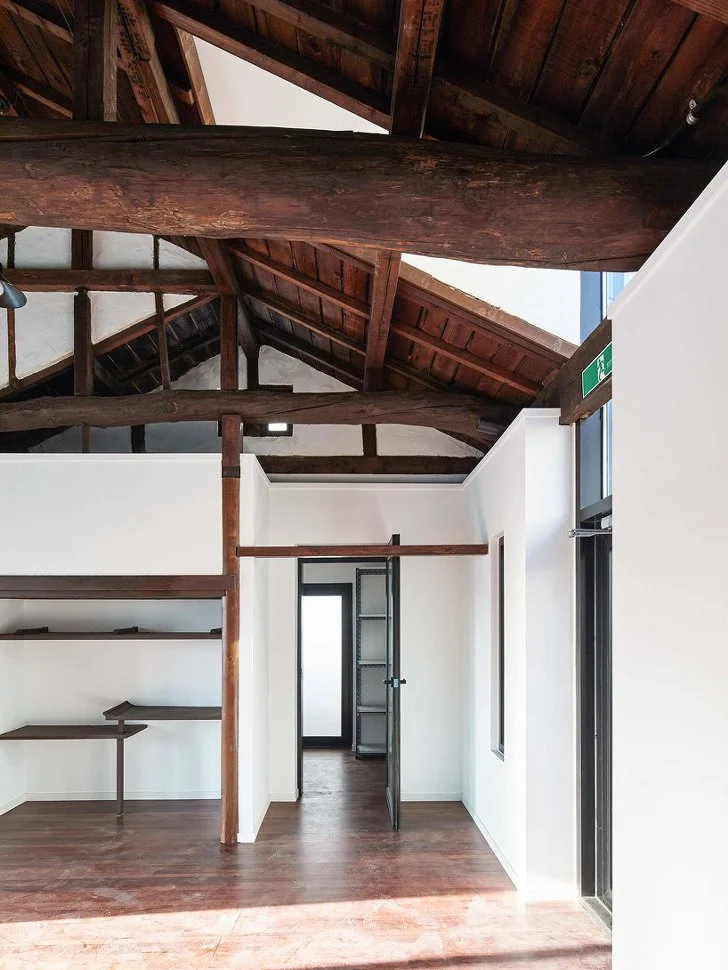 999C253A5D886B5A222C43