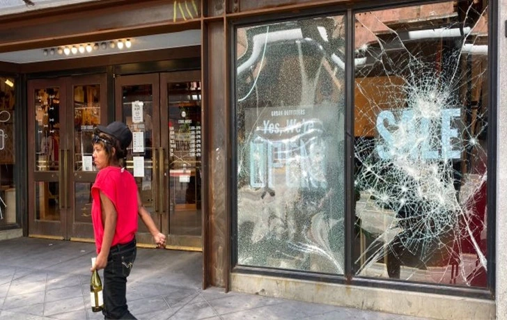 99E0EB3C5F5D796C19565F