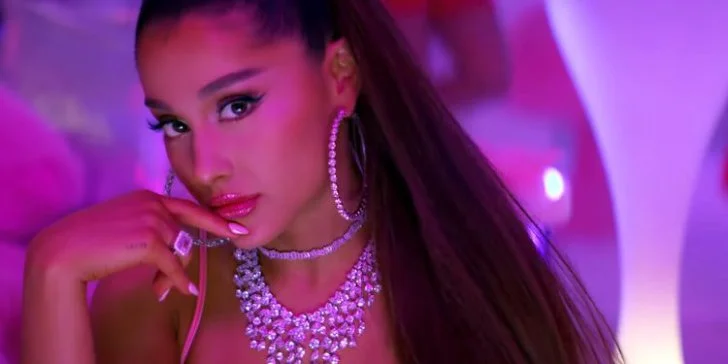 99A724465D748DA50DEDF7