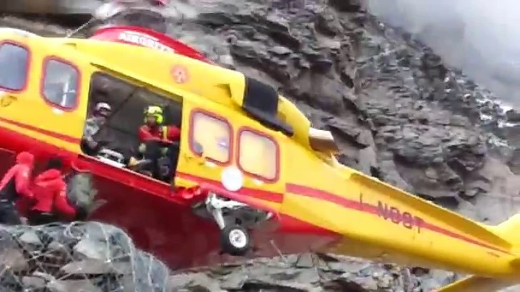 99B0AD4C5DDA484430D2AB