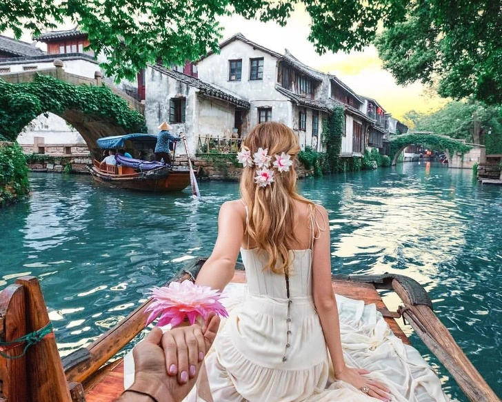 992B353B5D6E68CA06C83C