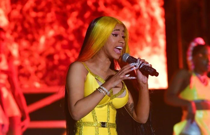 998DE0495FB226D234F774