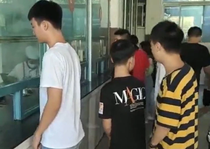 9930FD4A5F425F7637C4E3