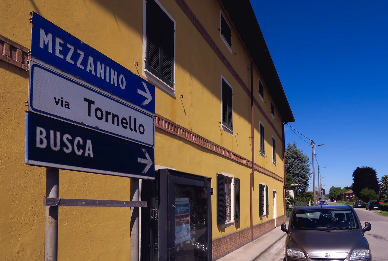 메자니노 마을로 가는 길.JPG