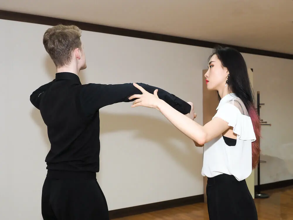 커리지인 댄스스포츠 강사 한아름3.jpeg