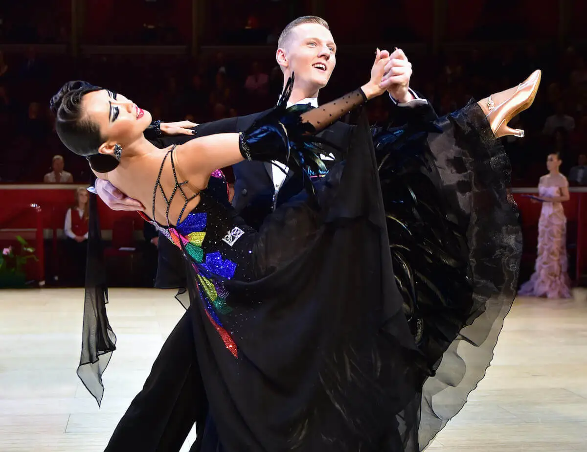 커리지인 댄스스포츠 강사 한아름1.jpeg