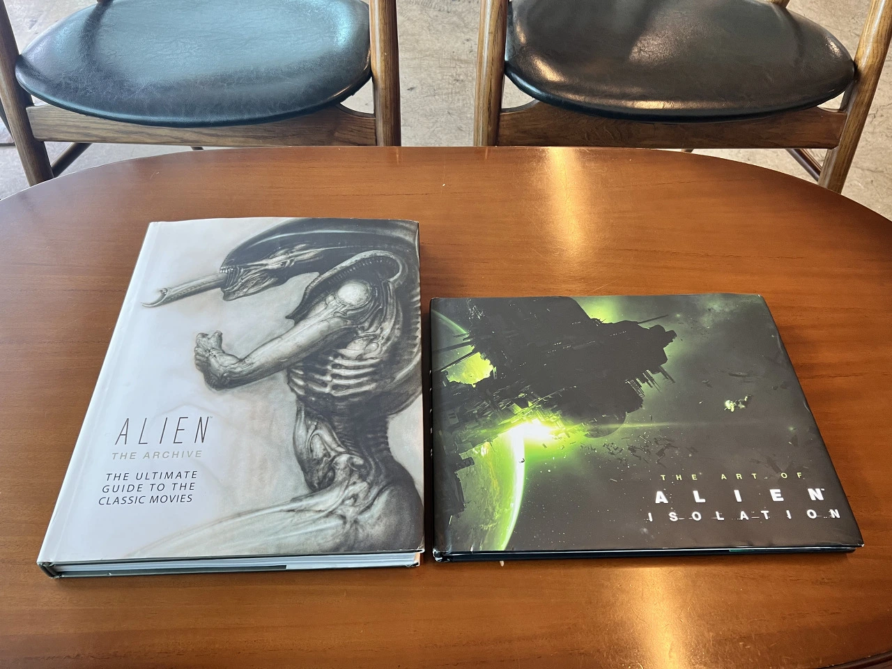 alien_books.HEIC