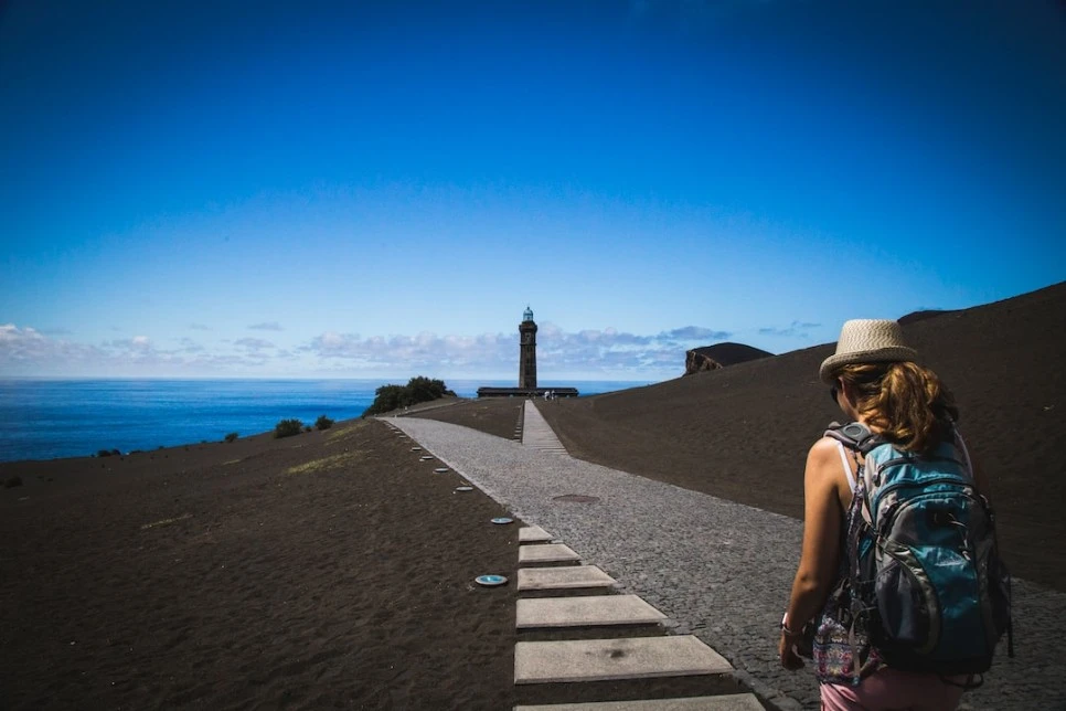 photo-1551393336-f87400010d7b.jpg?type=w966