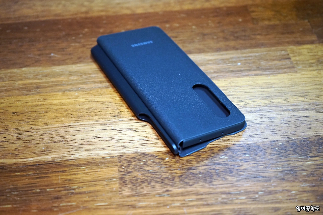 ZFOLD3_CASE_23.JPG
