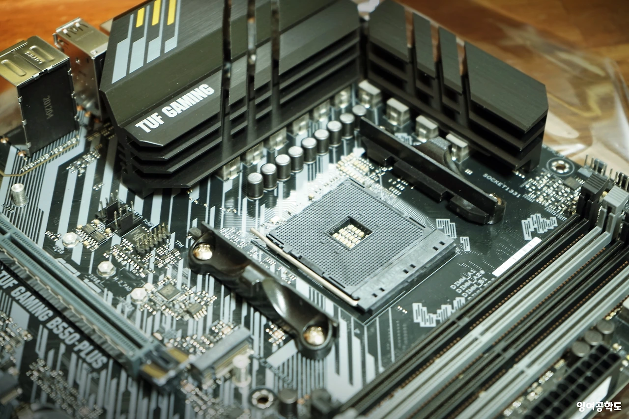TUF_B550_08.JPG