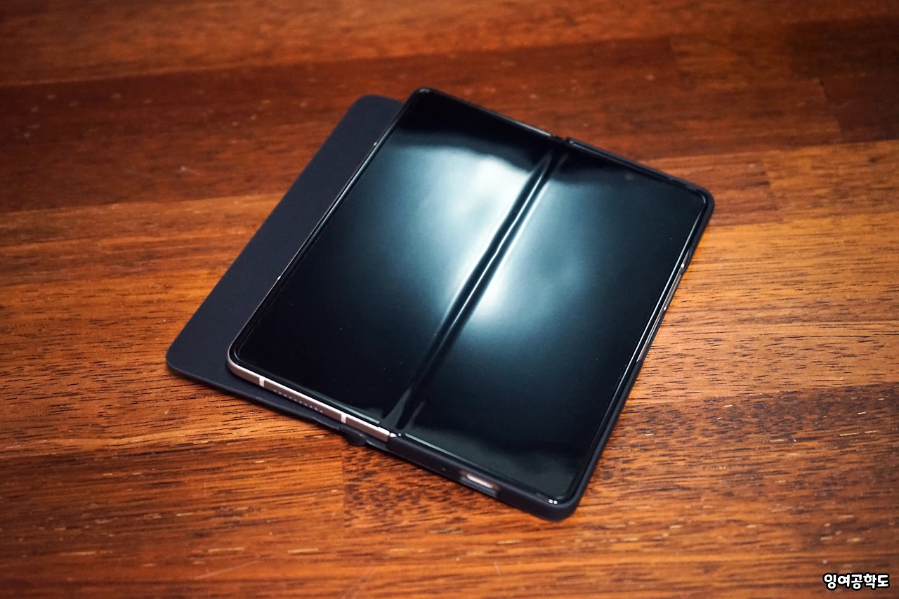 ZFOLD3_CASE_31.JPG