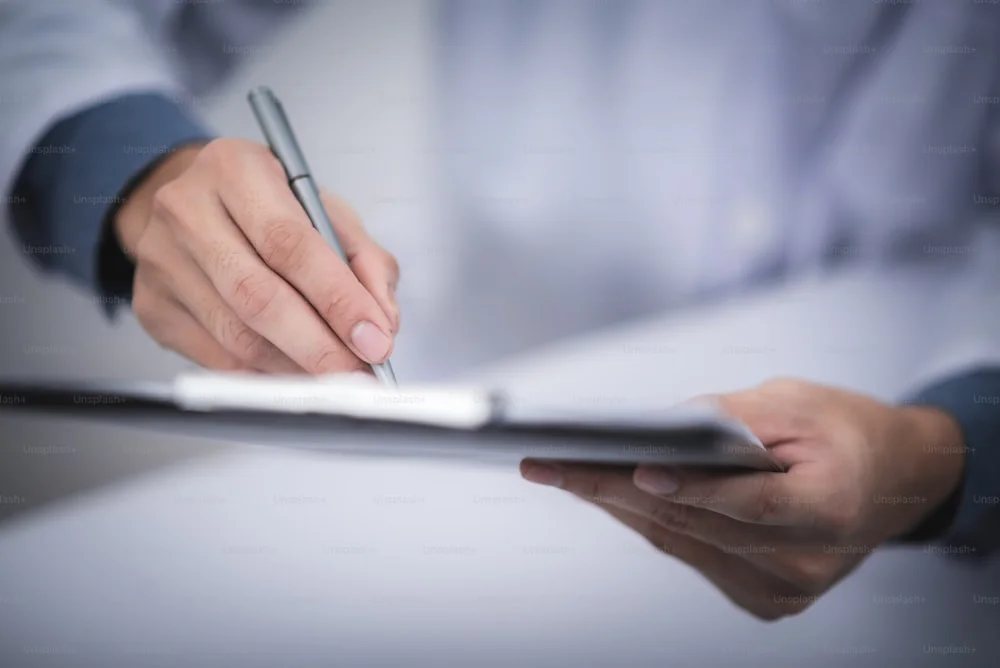 premium_photo-1661443370342-ac2355e7f90e?ixlib=rb-4.0.3&ixid=M3wxMjA3fDB8MHxwaG90by1wYWdlfHx8fGVufDB8fHx8fA%3D%3D&auto=format&fit=crop&w=1000&q=80