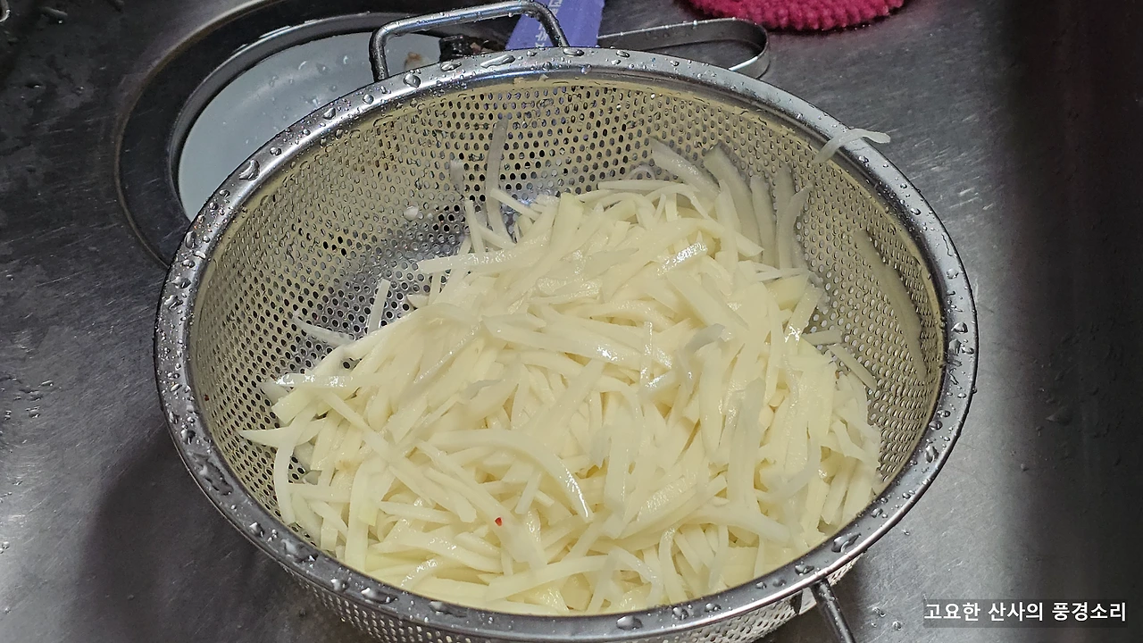 img.png?credential=yqXZFxpELC7KVnFOS48ylbz2pIh7yKj8&expires=1767193199&allow_ip=&allow_referer=&signature=qGu%2F5Cm11RxVEbi1HY0l%2B6eM1TQ%3D