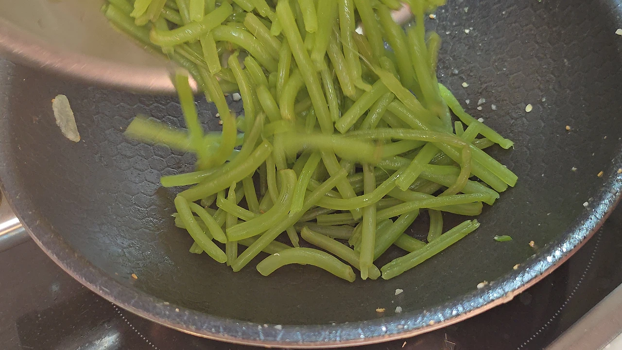 img.jpg?credential=yqXZFxpELC7KVnFOS48ylbz2pIh7yKj8&expires=1759244399&allow_ip=&allow_referer=&signature=Gh4XV6P1hiQhP9zWZXypzkVS7b4%3D