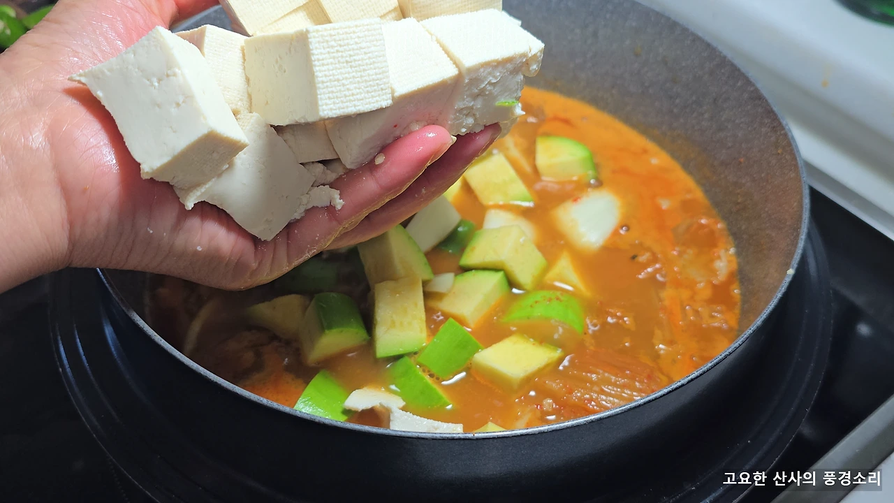 img.png?credential=yqXZFxpELC7KVnFOS48ylbz2pIh7yKj8&expires=1767193199&allow_ip=&allow_referer=&signature=KaJvxNmJFVkD9ljAGvX3GB%2FTE1I%3D