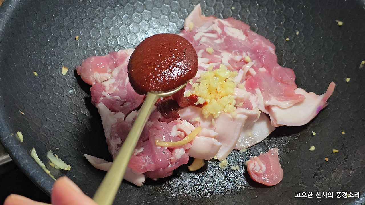 img.png?credential=yqXZFxpELC7KVnFOS48ylbz2pIh7yKj8&expires=1764514799&allow_ip=&allow_referer=&signature=x3O9OMtVqKH6mzxD6YZuJka7uXw%3D