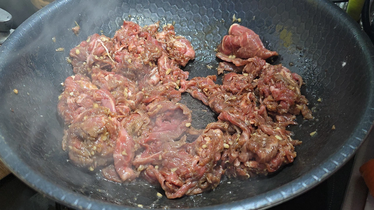 img.jpg?credential=yqXZFxpELC7KVnFOS48ylbz2pIh7yKj8&expires=1761922799&allow_ip=&allow_referer=&signature=Wjoh52M6jkFBwGXJXhpU6406MnI%3D