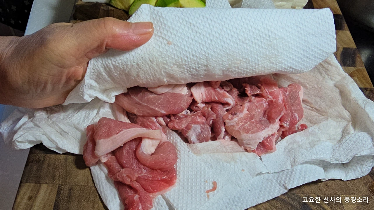 img.png?credential=yqXZFxpELC7KVnFOS48ylbz2pIh7yKj8&expires=1767193199&allow_ip=&allow_referer=&signature=ZbEKkNNBAj7xrVB49fwSuN7qFys%3D