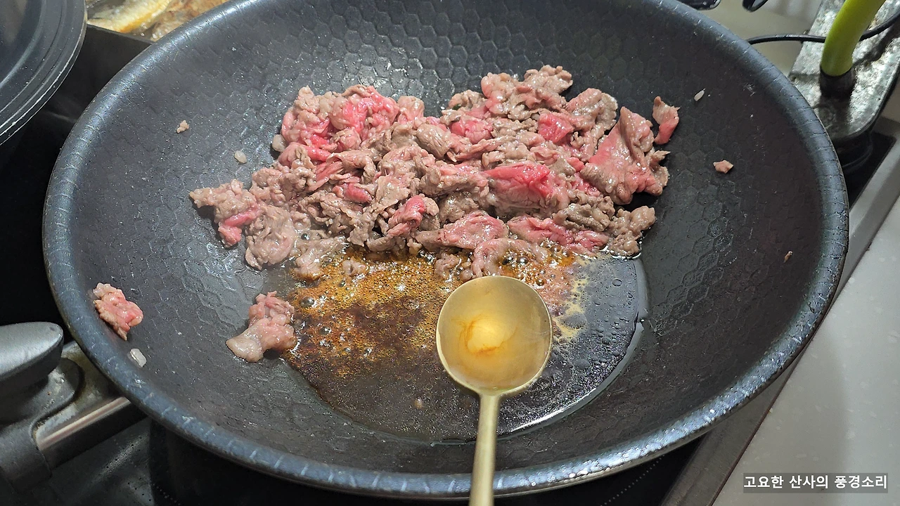 img.png?credential=yqXZFxpELC7KVnFOS48ylbz2pIh7yKj8&expires=1764514799&allow_ip=&allow_referer=&signature=kCpBSU2Cy4dxbdxRrKhFN8NF3UY%3D