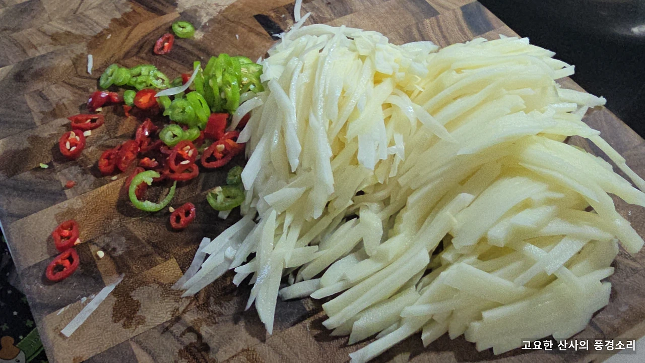 img.png?credential=yqXZFxpELC7KVnFOS48ylbz2pIh7yKj8&expires=1767193199&allow_ip=&allow_referer=&signature=ZL66RB5cu8UYJMvJw1UMar2Er9U%3D