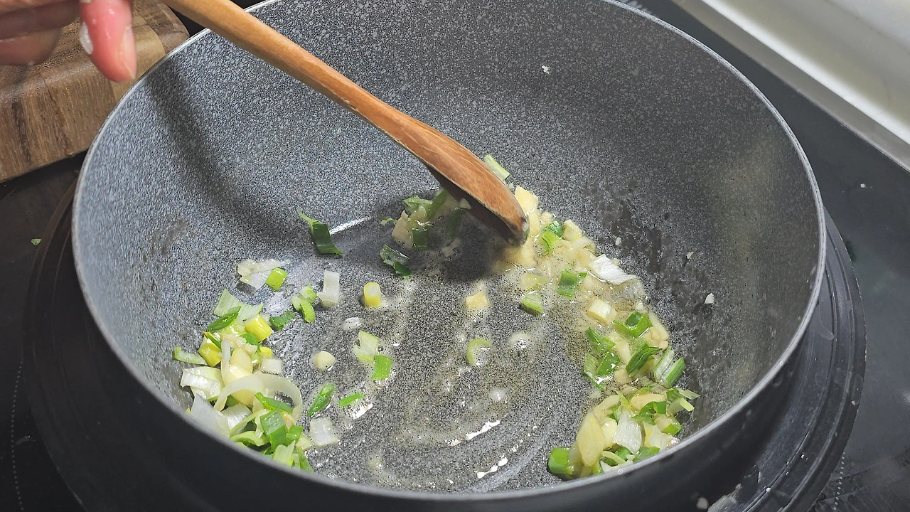 img.jpg?credential=yqXZFxpELC7KVnFOS48ylbz2pIh7yKj8&expires=1767193199&allow_ip=&allow_referer=&signature=vGJUsScNZOevJBek7b9A8leytbQ%3D