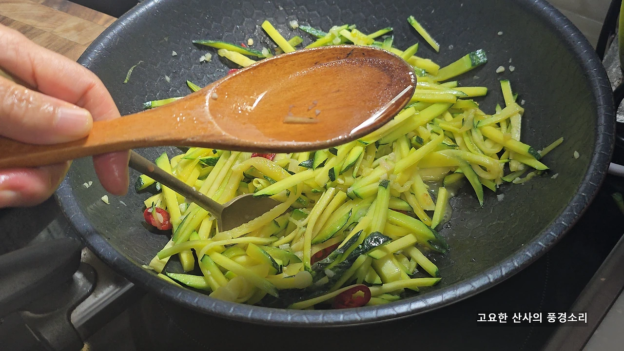 img.png?credential=yqXZFxpELC7KVnFOS48ylbz2pIh7yKj8&expires=1761922799&allow_ip=&allow_referer=&signature=Bv2ZI%2Bq9BSyHdGBwR6K9p%2BMRpUc%3D