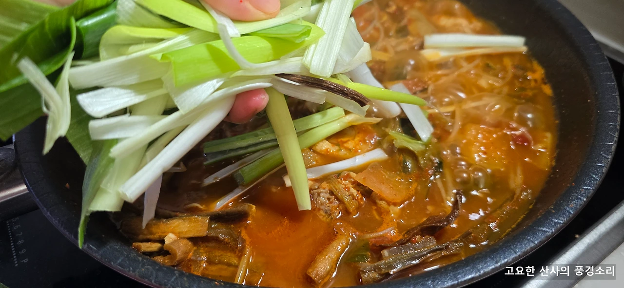 img.png?credential=yqXZFxpELC7KVnFOS48ylbz2pIh7yKj8&expires=1753973999&allow_ip=&allow_referer=&signature=14oLun9tczYie0x%2B3FKy%2B%2Fgx7zk%3D