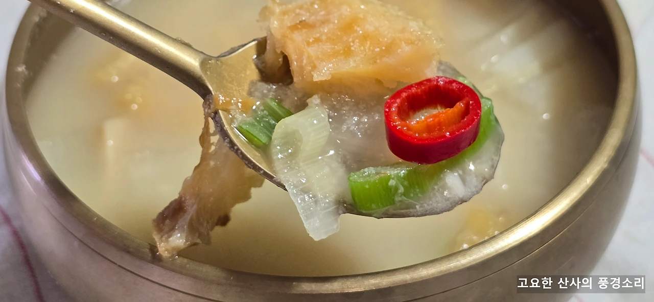 img.png?credential=yqXZFxpELC7KVnFOS48ylbz2pIh7yKj8&expires=1761922799&allow_ip=&allow_referer=&signature=kgah7yxKFyTaPtBbel4FMVoIRAY%3D